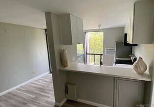 6930 Hyde Park Dr-Unit -304 in San Diego, CA - Building Photo - Building Photo