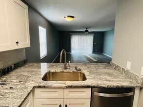 1605 Cobbler Dr in Lutz, FL - Foto de edificio - Building Photo