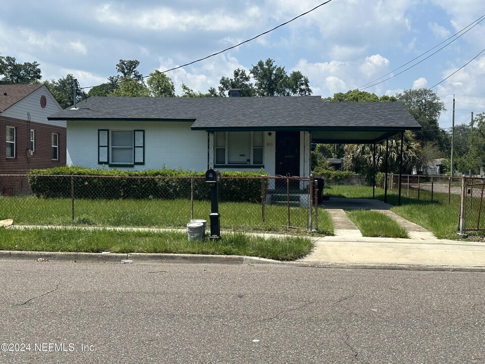 803 Crestwood St in Jacksonville, FL - Foto de edificio