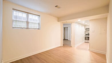 Sheffield Court in Arlington, VA - Building Photo - Building Photo