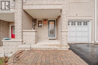 84 Hartford Crescent in Newmarket, ON - Building Photo - Building Photo