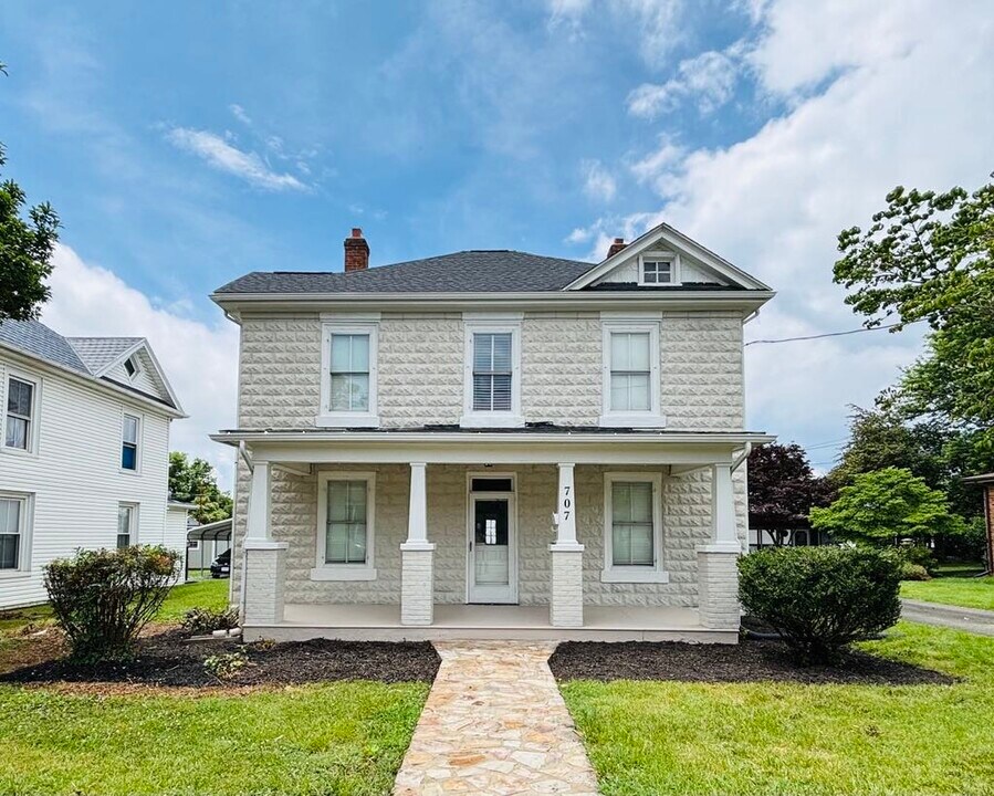707 Colorado St in Salem, VA - Building Photo