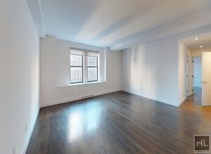 666 W End Ave in New York, NY - Building Photo - Building Photo