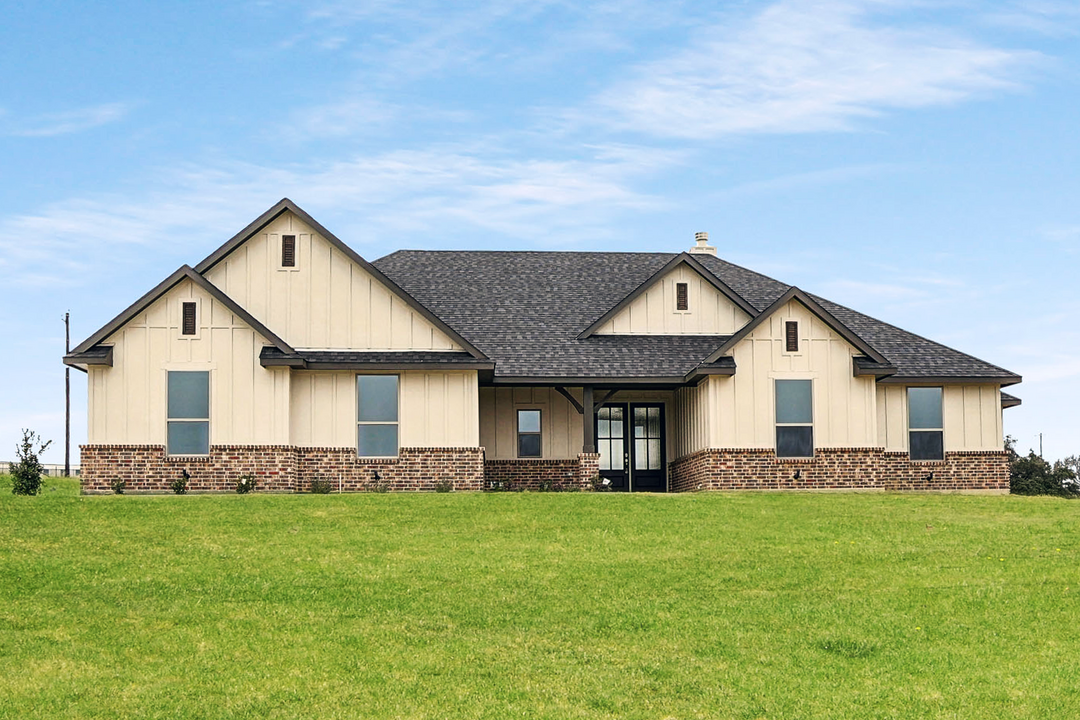 1176 Paradise Pkwy in Poolville, TX - Building Photo
