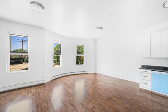 1604 Van Buren St in Bronx, NY - Building Photo - Interior Photo