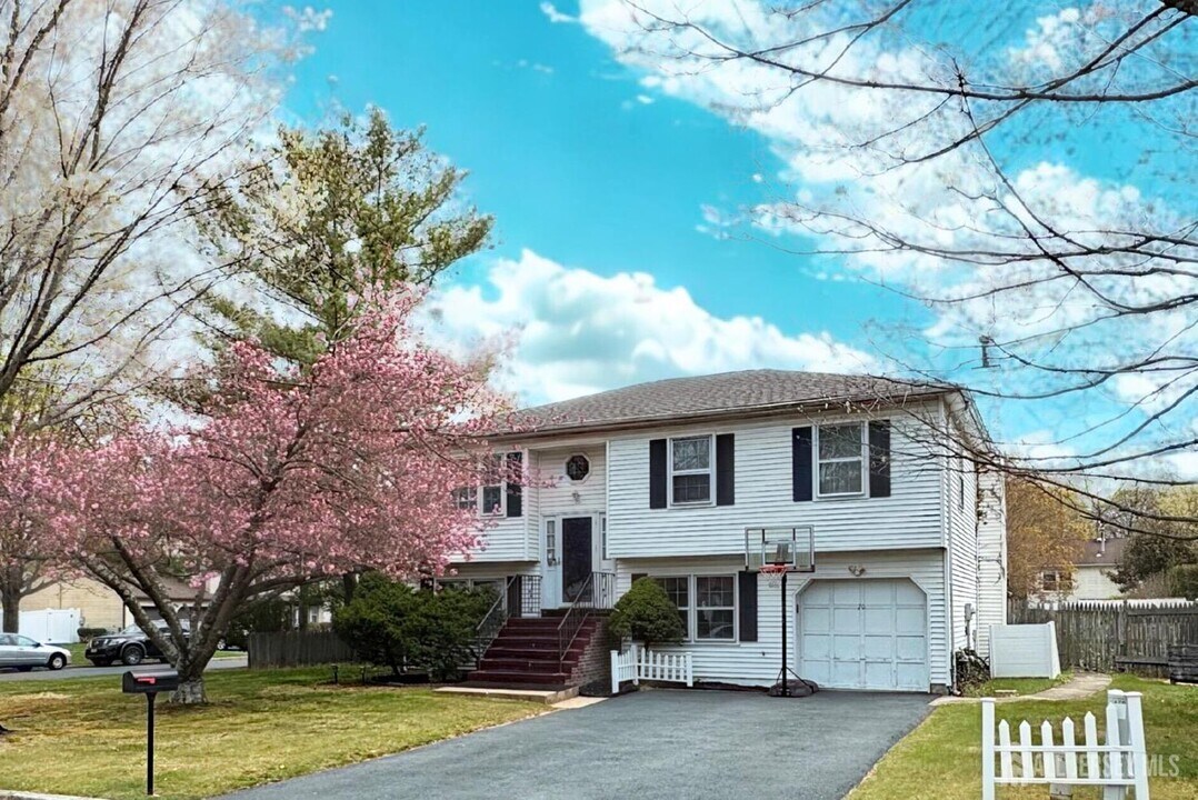 70 Deerfield Rd in East Brunswick, NJ - Building Photo