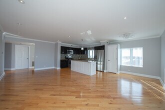 6560 W Diversey Ave in Chicago, IL - Building Photo - Building Photo