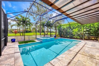 1949 Par Dr in Naples, FL - Foto de edificio - Building Photo