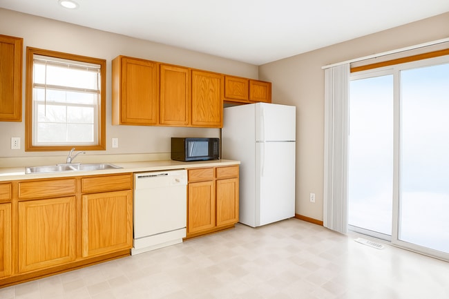 121 Crossing Dr in Normal, IL - Building Photo - Building Photo