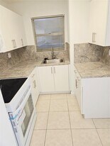 8821 W Flagler St in Miami, FL - Building Photo