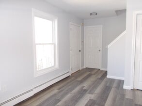 288 Ginger Ln in Torrington, CT - Building Photo - Building Photo