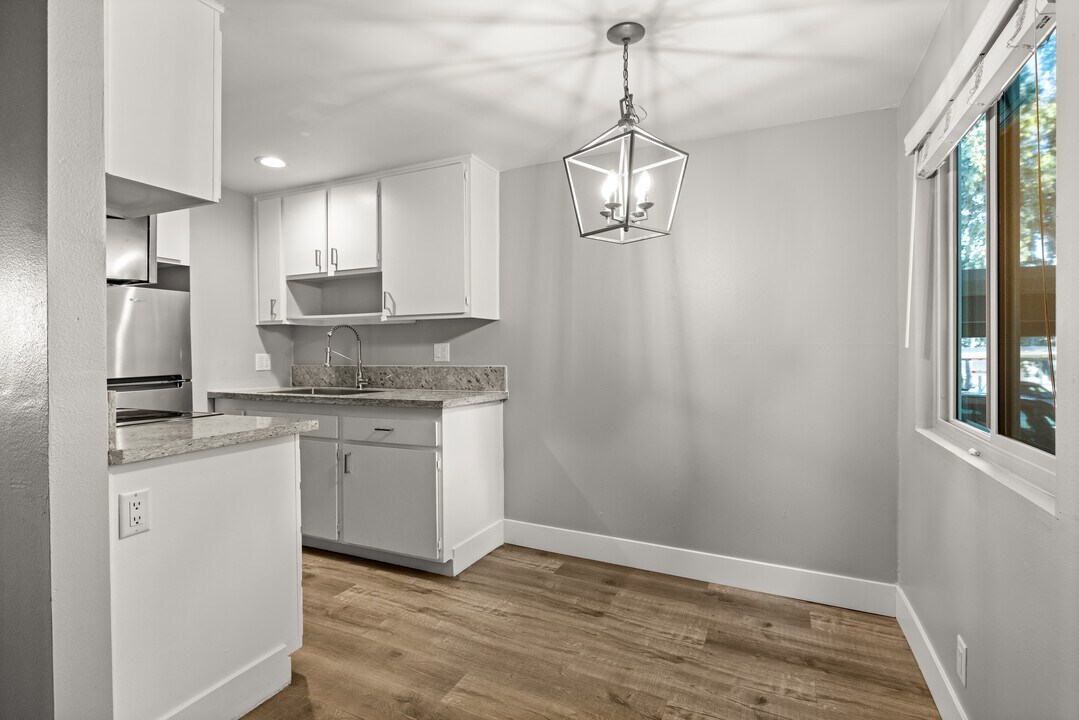 10990 Del Norte St in Ventura, CA - Building Photo