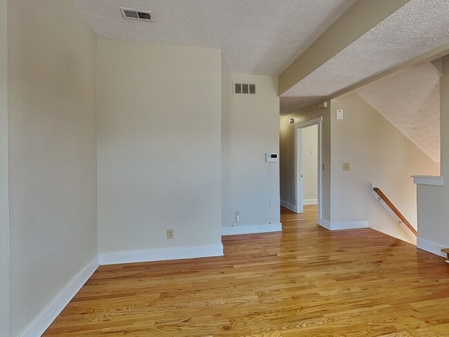 1394 1/2 Indianola Ave in Columbus, OH - Building Photo - Building Photo