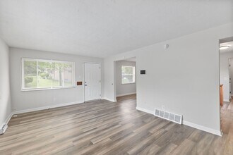 1106 Hollywood Ave in Cincinnati, OH - Building Photo - Building Photo