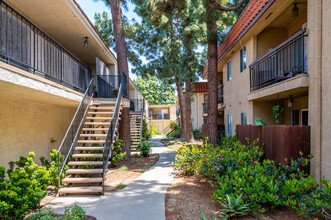 Los Patos Apartments in Huntington Beach, CA - Building Photo - Building Photo