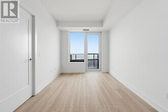 60 Central Park Roadway in Toronto, ON - Building Photo - Building Photo