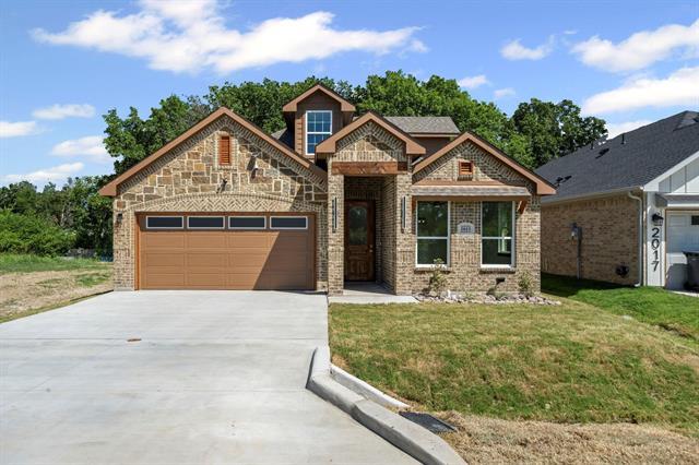 2015 Zuefeldt Dr in Arlington, TX - Building Photo