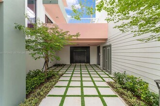721 SW 11th St in Miami, FL - Building Photo - Building Photo