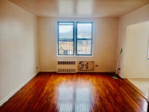 41-34 Frame Pl in Queens, NY - Building Photo - Building Photo