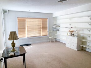 25 Greenleaves Dr in Amherst, MA - Foto de edificio - Building Photo