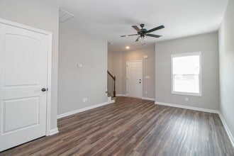 1115-G4 Hillwood Dr in Clarksville, TN - Building Photo - Building Photo