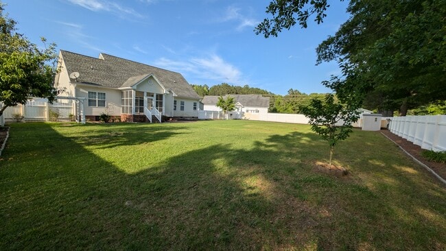 102 Bridge Dr in Princeton, NC - Building Photo - Building Photo