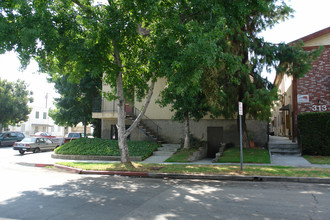 303 E Providencia Ave in Burbank, CA - Building Photo - Building Photo