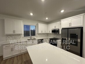 16176 Adler St in Lathrop, CA - Building Photo - Building Photo