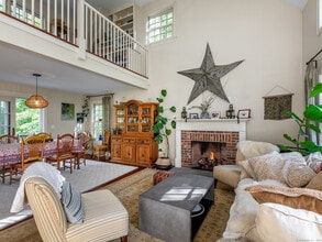 19 Ruffin Rd in Woodbury, CT - Building Photo - Building Photo
