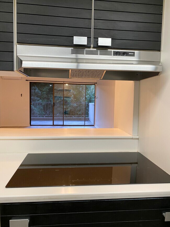 2211 SW 1st Ave, Unit 306 in Portland, OR - Building Photo - Building Photo