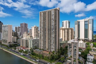 2121 Ala Wai in Honolulu, HI - Foto de edificio - Building Photo