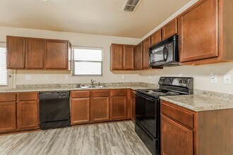 7002 Heathers Way in San Antonio, TX - Building Photo - Building Photo