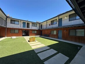 4526 Munger Ave in Dallas, TX - Building Photo - Building Photo