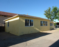 44734 Gadsden Ave in Lancaster, CA - Foto de edificio - Building Photo