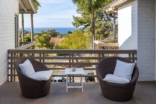 Lunada Bay Apartments in Palos Verdes Peninsula, CA - Building Photo