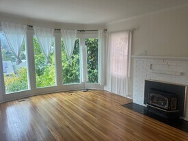 1145 Grandview Dr in Martinez, CA - Building Photo