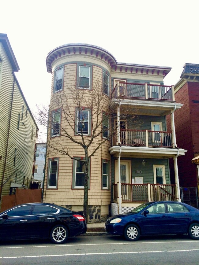 1085 Dorchester Ave, Unit 2 in Boston, MA - Building Photo - Building Photo