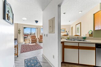 8730 Thomas Dr in Panama City Beach, FL - Building Photo - Building Photo