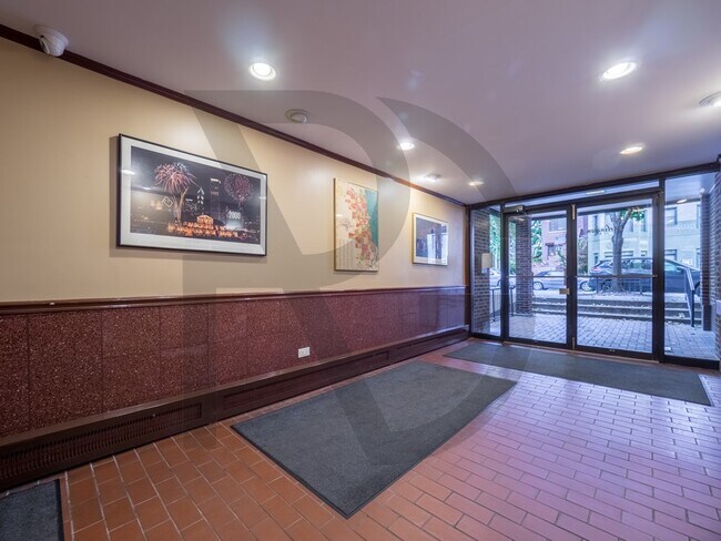 563 W Arlington Pl, Unit #555-204 in Chicago, IL - Building Photo - Building Photo
