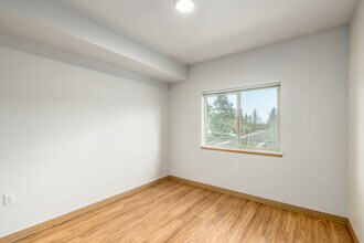 1300 Telegraph Rd. in Bellingham, WA - Building Photo - Interior Photo