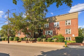Bergen Apartments in Freeport, NY - Building Photo - Building Photo