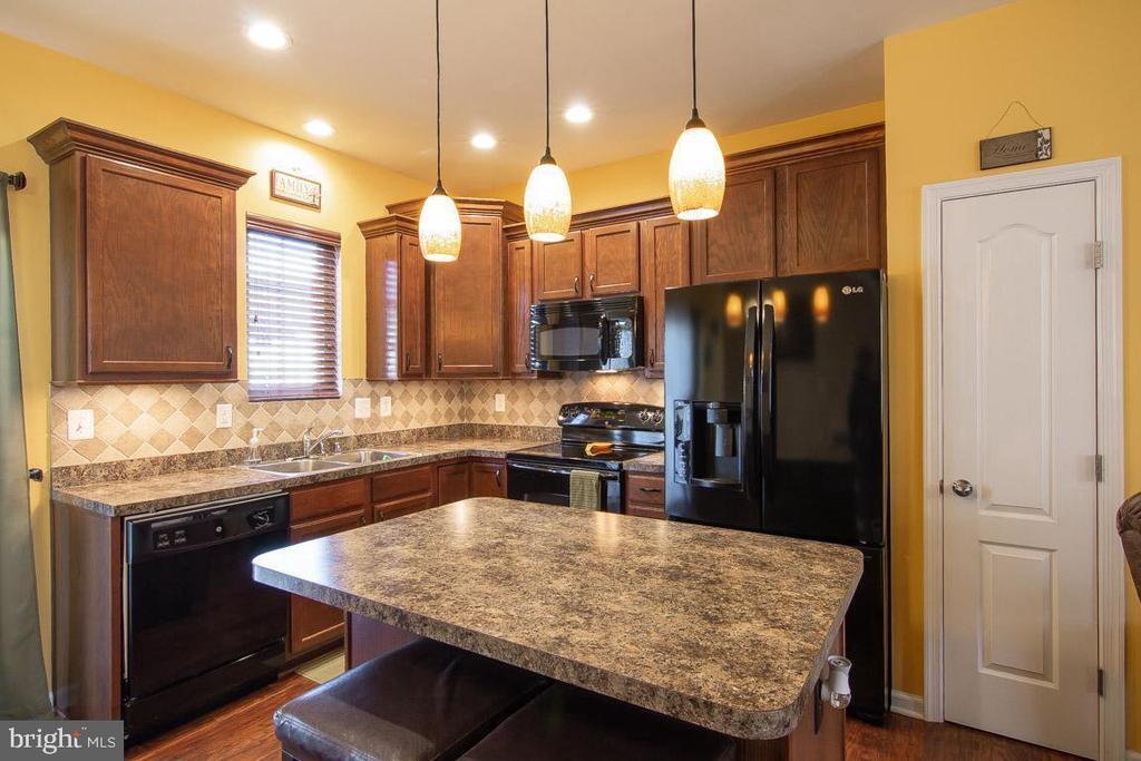816 Croggan Cres in Glen Burnie, MD - Building Photo
