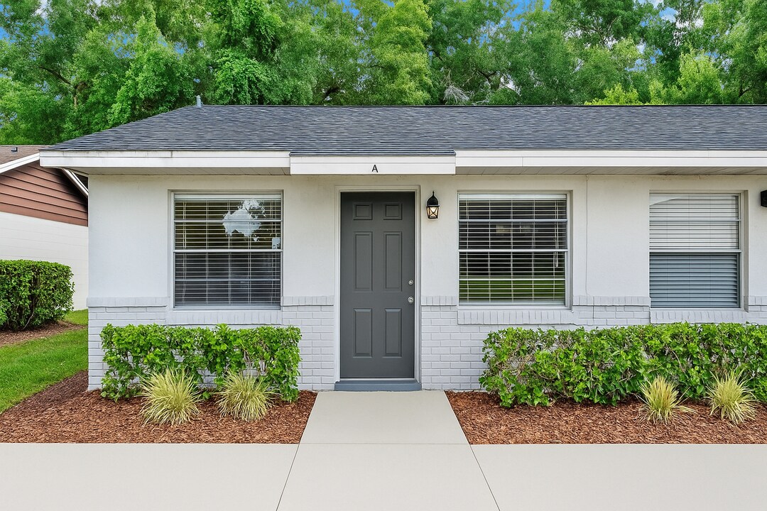 912 Smith St in Orange City, FL - Building Photo