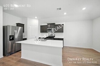 405 Regiment Rd in Tom Bean, TX - Foto de edificio - Building Photo