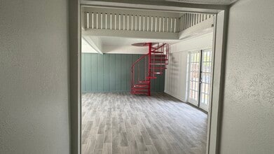 8063 Meadow Rd, Unit 2 in Dallas, TX - Building Photo - Building Photo