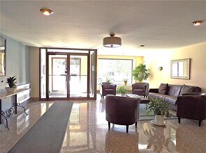 415 Gramatan Ave in Mount Vernon, NY - Building Photo - Building Photo