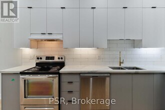 1173 Dundas St W in Toronto, ON - Building Photo - Building Photo