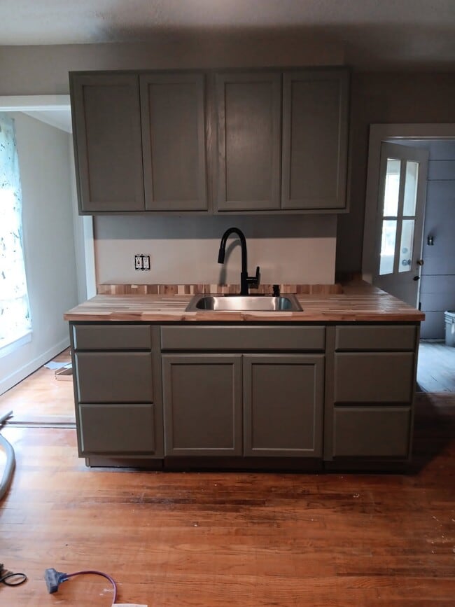 172 Bridge Ave, Unit 2nd Floor
