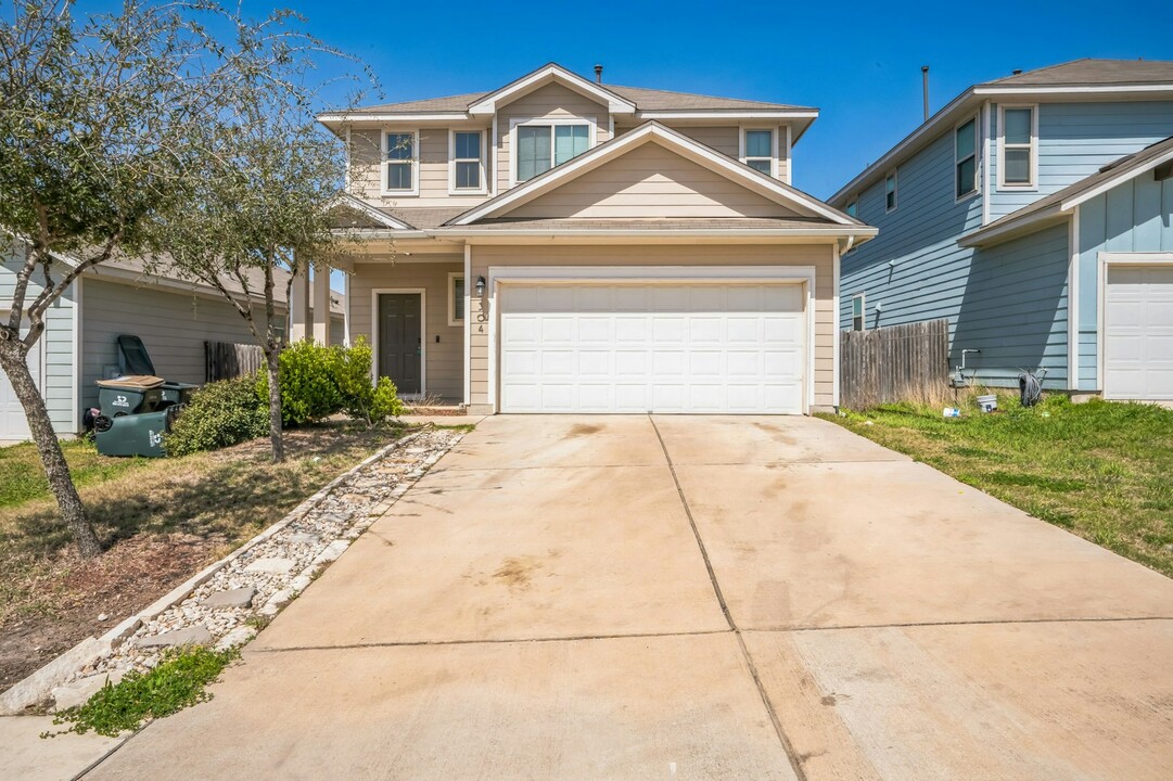 304 Pearl Wy in Buda, TX - Building Photo
