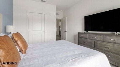 12525 Tibbets Ln, Unit 2404 in Jacksonville, FL - Foto de edificio - Building Photo